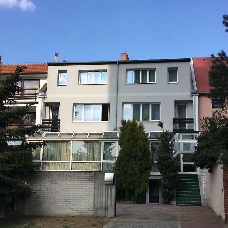 Hotel-Pension Kamyk Прага Экстерьер фото